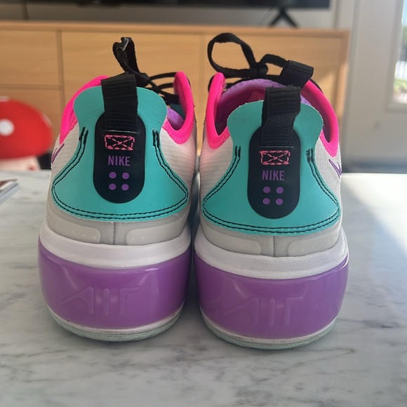 Nike’s - Picture 3 of 7